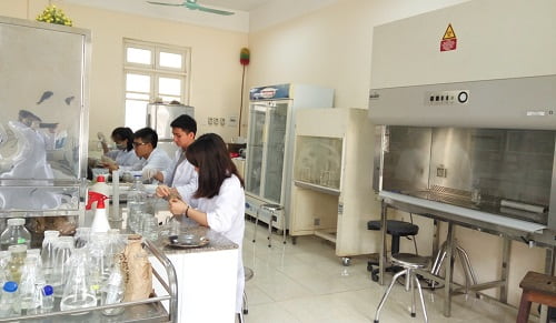 Tủ thí nghiệm và thiết bị phòng thí nghiệm hóa sinh